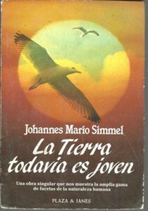 Portada LA TIERRA TODAVIA ES JOVEN - JOHANNES MARIO SIMMEL - PLAZA Y JANES