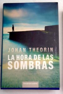 Portada LA HORA DE LAS SOMBRAS - JOHAN THEORIN - CIRCULO DE LECTORES