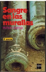 Portada SANGRE EN LAS MURALLAS - PETER CARTER - SM