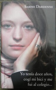 Portada YO TENIA DOCE AÑOS COGI MI BICI Y ME FUI AL COLEGIO - SABINE DARDENNE - CIRCULO DE LECTORES