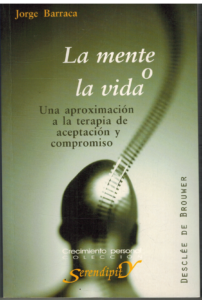 Portada LA MENTE O LA VIDA. UNA APROXIMACION A LA TERAPIA DE ACEPTACION Y COMPROMISO - JORGE BARRACA - DESCLEE DE BROUWER