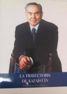 Portada LA TRAYECTORIA DE KAZAJSTAN - NURSULTAN NAZARBAYEV - EMBAJADA DE KAZAJSTAN EN MADRID